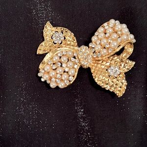 Pearl & Rhinestone Brooch
